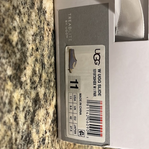 UGG Slide - Picture 2 of 4